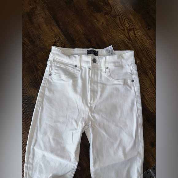 Abercrombie White High-Waisted Jeans - Picture 4 of 7